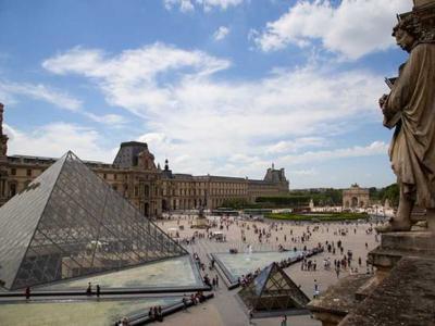 Paris le Louvre