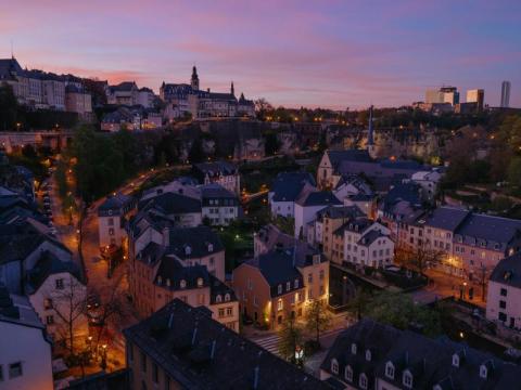 Luxembourg ville à la tombée de la nuit