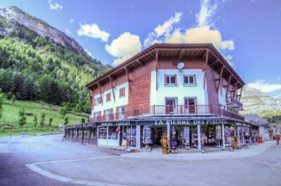 Extérieur de l'hôtel des Cimes à Gavarnie